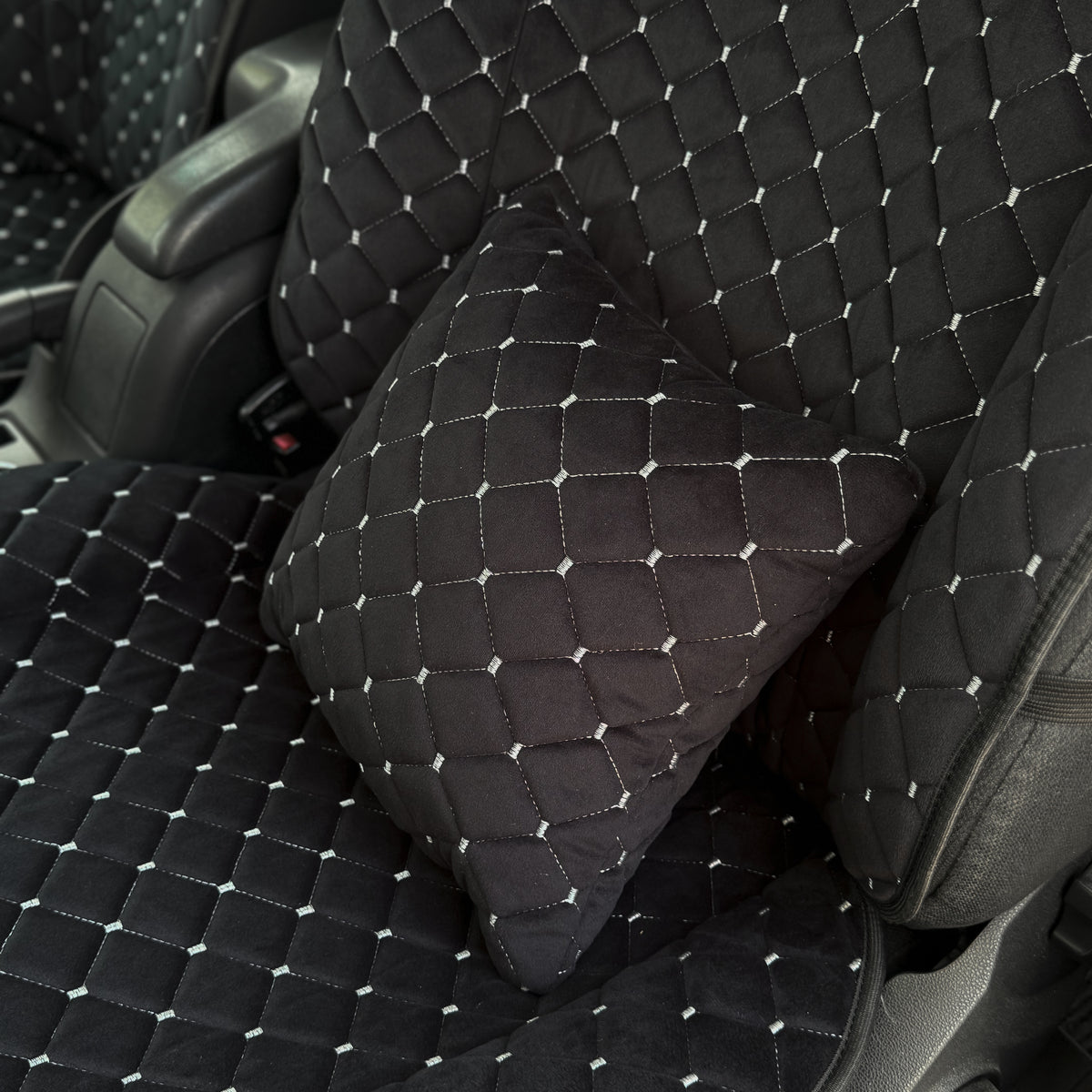 Подушка під спину з алькантари преміум “Чорний ромб із сірою ниткою“