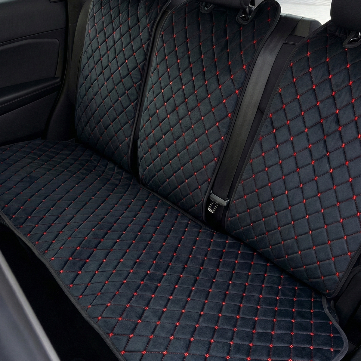 Третя спинка на задній ряд з алькантари преміум “Чорний ромб із червоною ниткою”