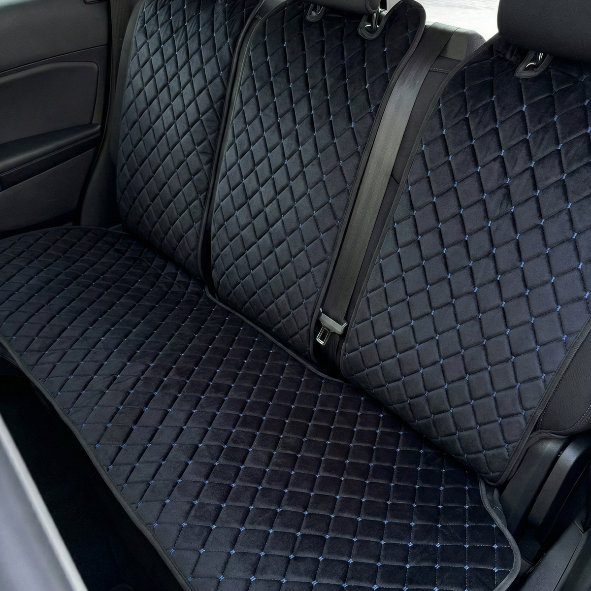 Третя спинка на задній ряд з алькантари преміум “Чорний ромб із синьою ниткою”