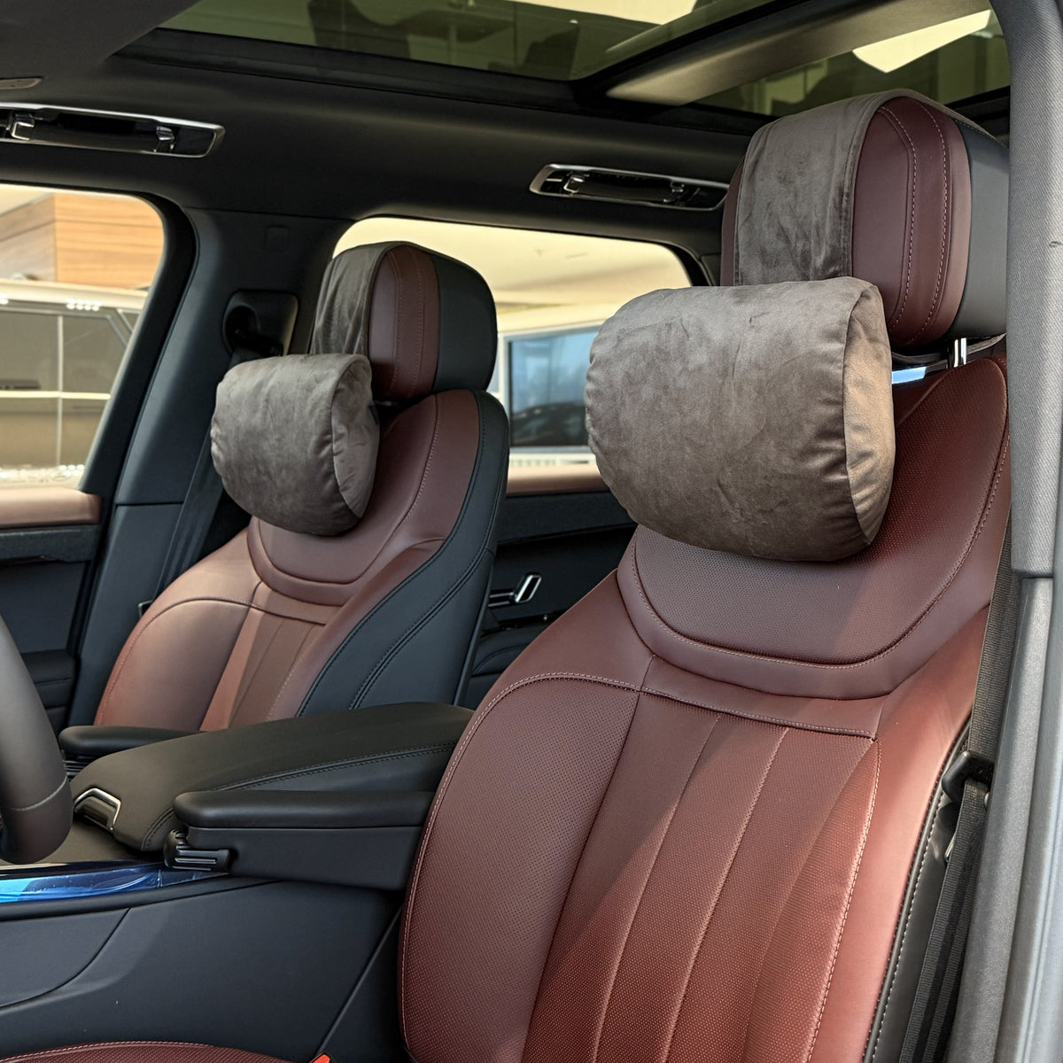 Подушка з синтетичної алькантари під шию “Темно-коричневий“