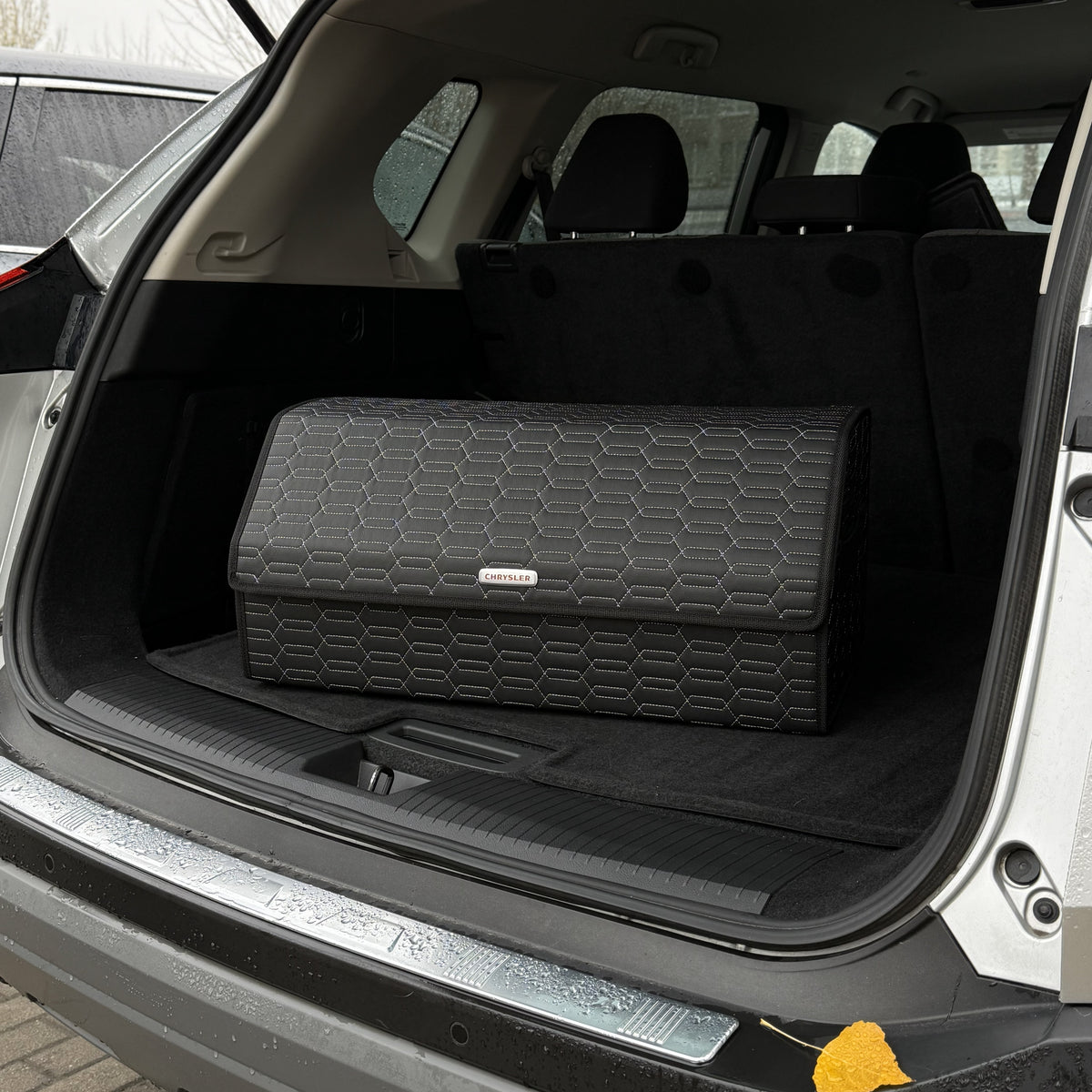 Органайзер у багажник авто з екошкіри “Чорні ланцюги з сірою ниткою”