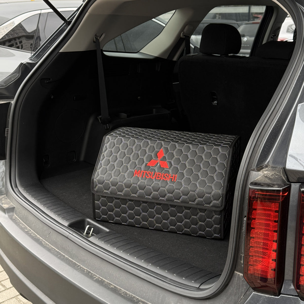 Органайзер у багажник авто з екошкіри “Чорний сота з сірою ниткою”