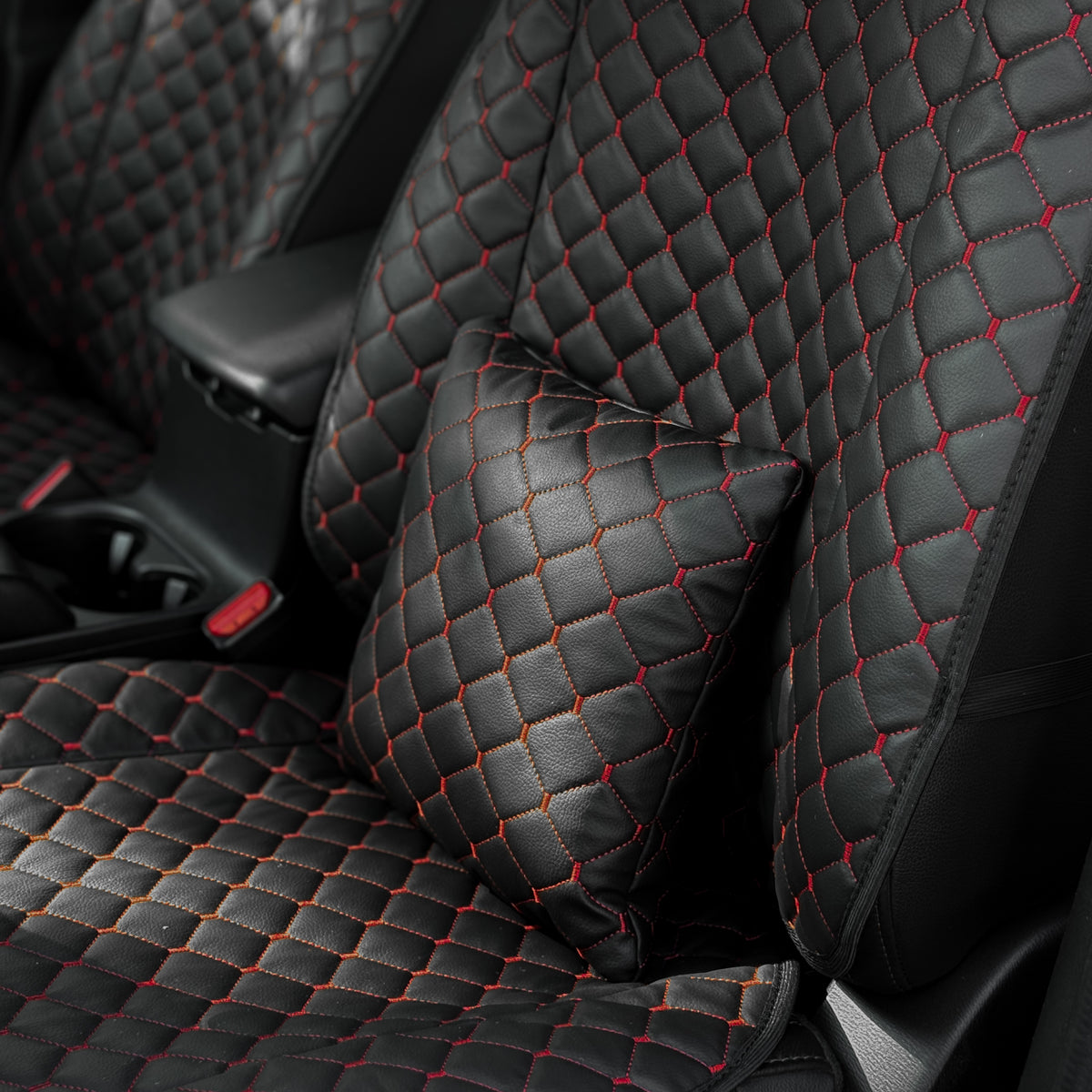 Накидки з екошкіри “Чорний ромб із червоною ниткою”