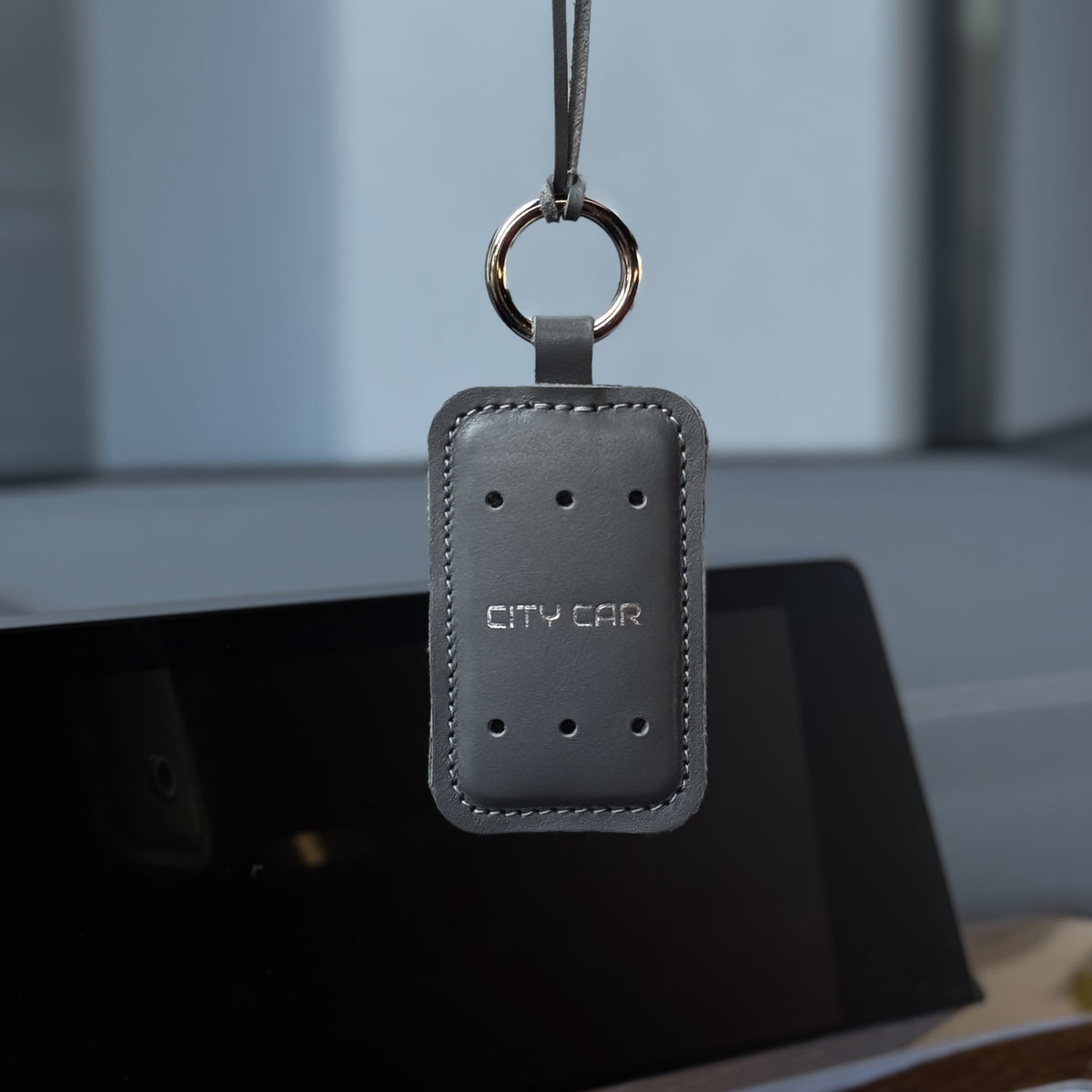 Підвісний аромапарфюм для авто "Сірий"