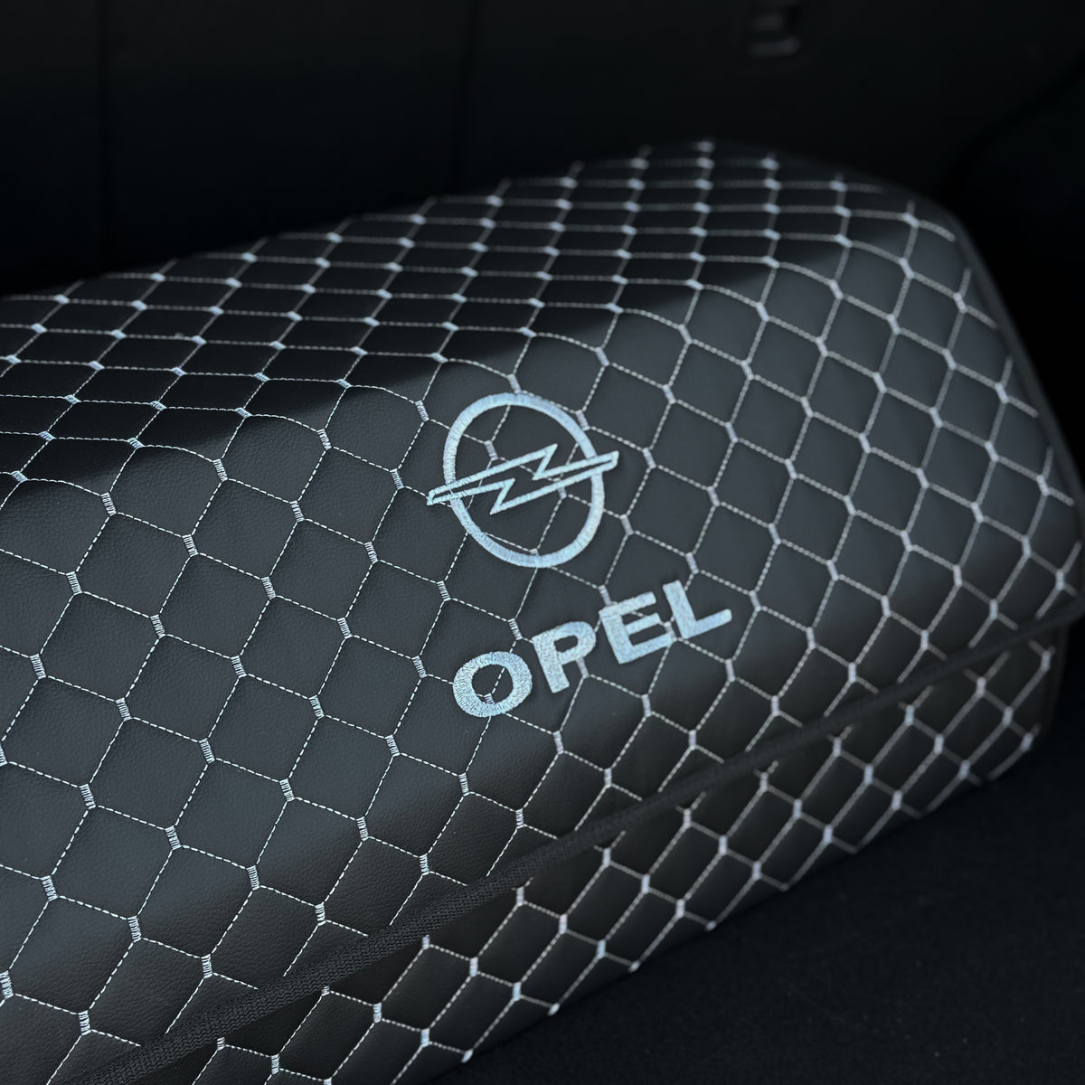 Органайзер у багажник авто з екошкіри “Чорний ромб з сірою ниткою”