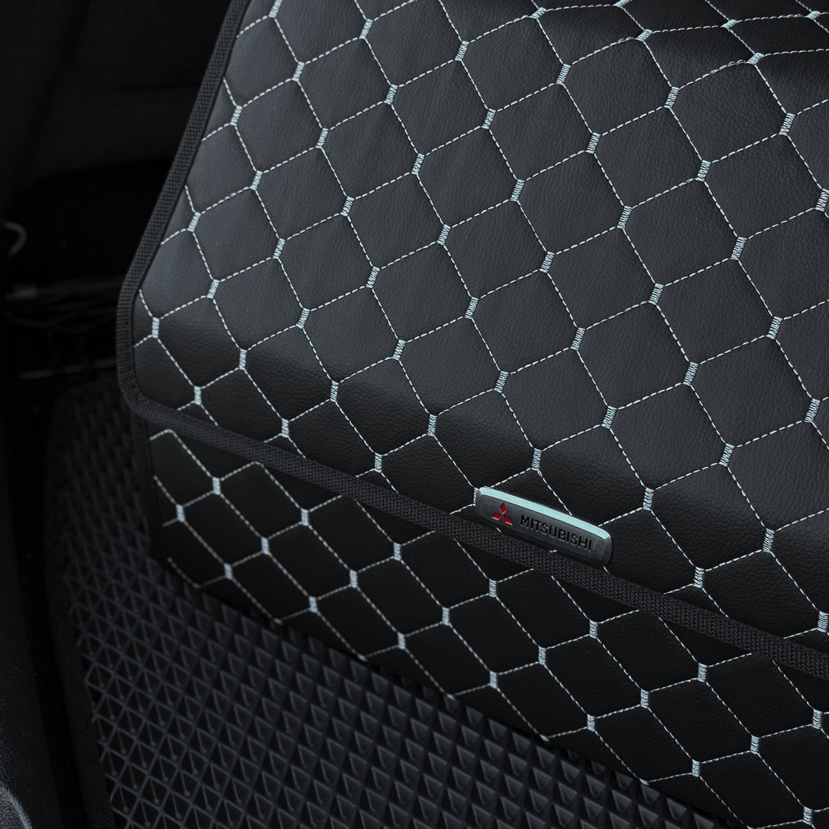 Органайзер у багажник авто з екошкіри “Чорний ромб з сірою ниткою”