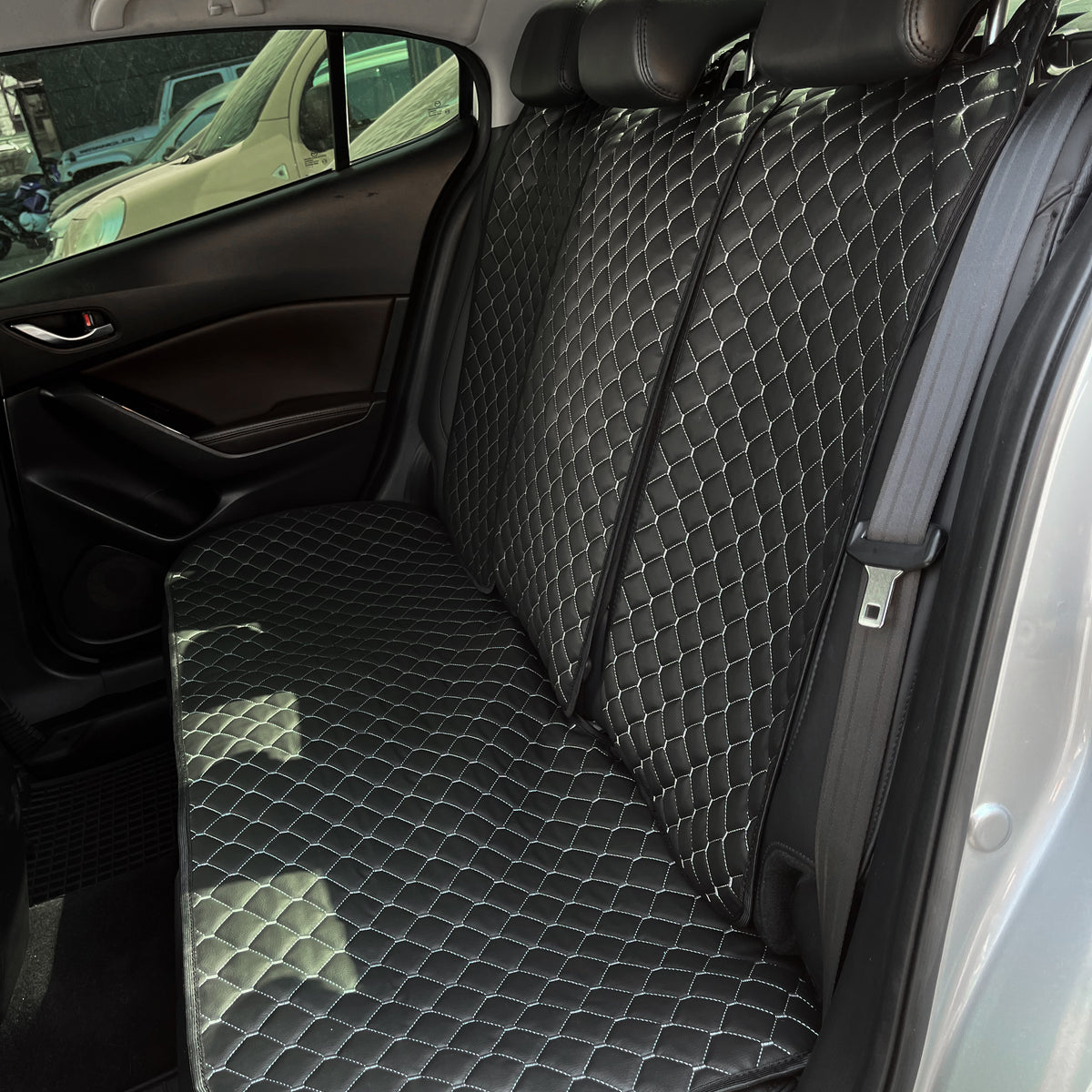 Накидки з екошкіри “Чорний ромб із сірою ниткою”