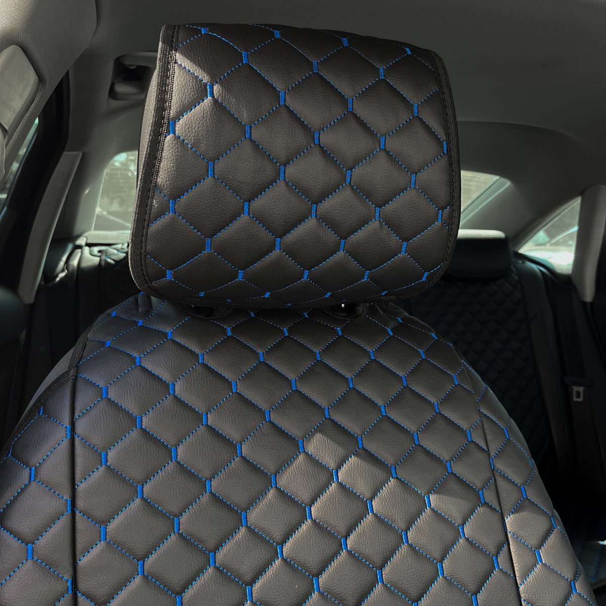 Накидки з екошкіри “Чорний ромб із синьою ниткою”