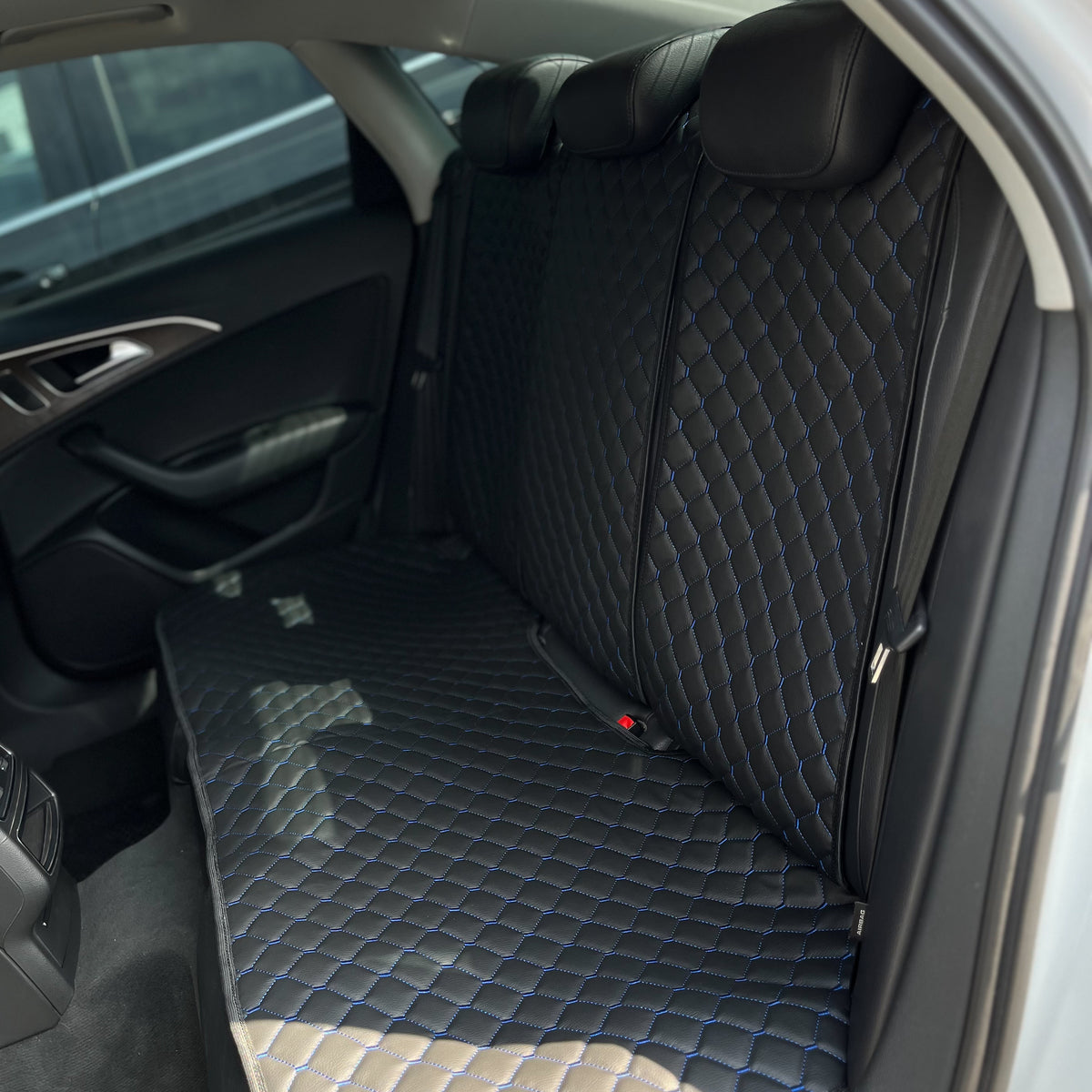 Накидки з екошкіри “Чорний ромб із синьою ниткою”