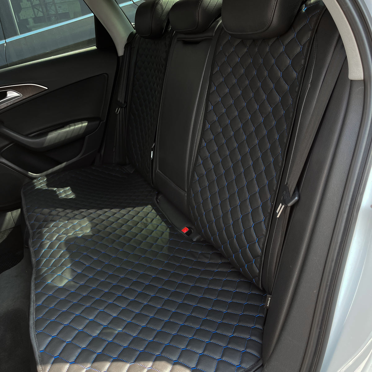 Накидки з екошкіри “Чорний ромб із синьою ниткою”