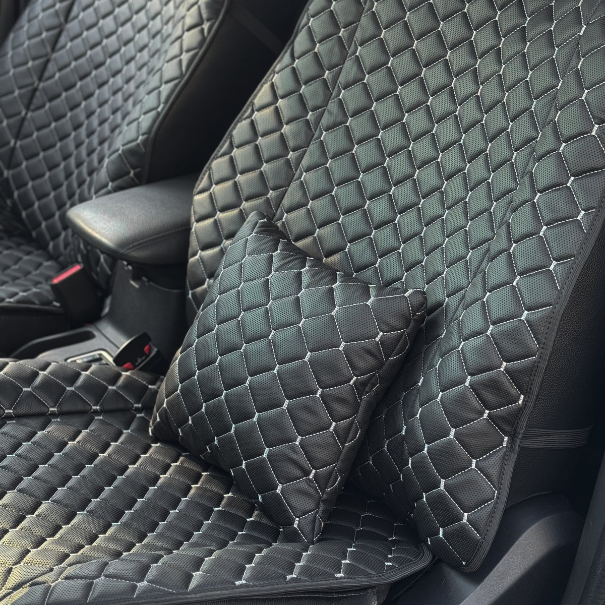 Накидки з перфорованої екошкіри “Чорний ромб із сірою ниткою”