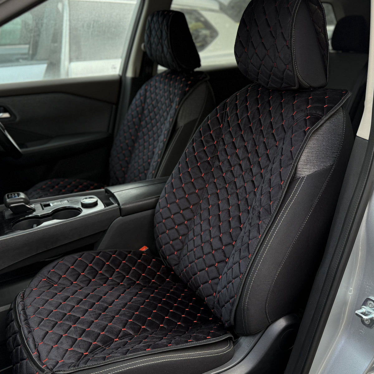 Накидки спорт з алькантари преміум “Чорний ромб із червоною ниткою”