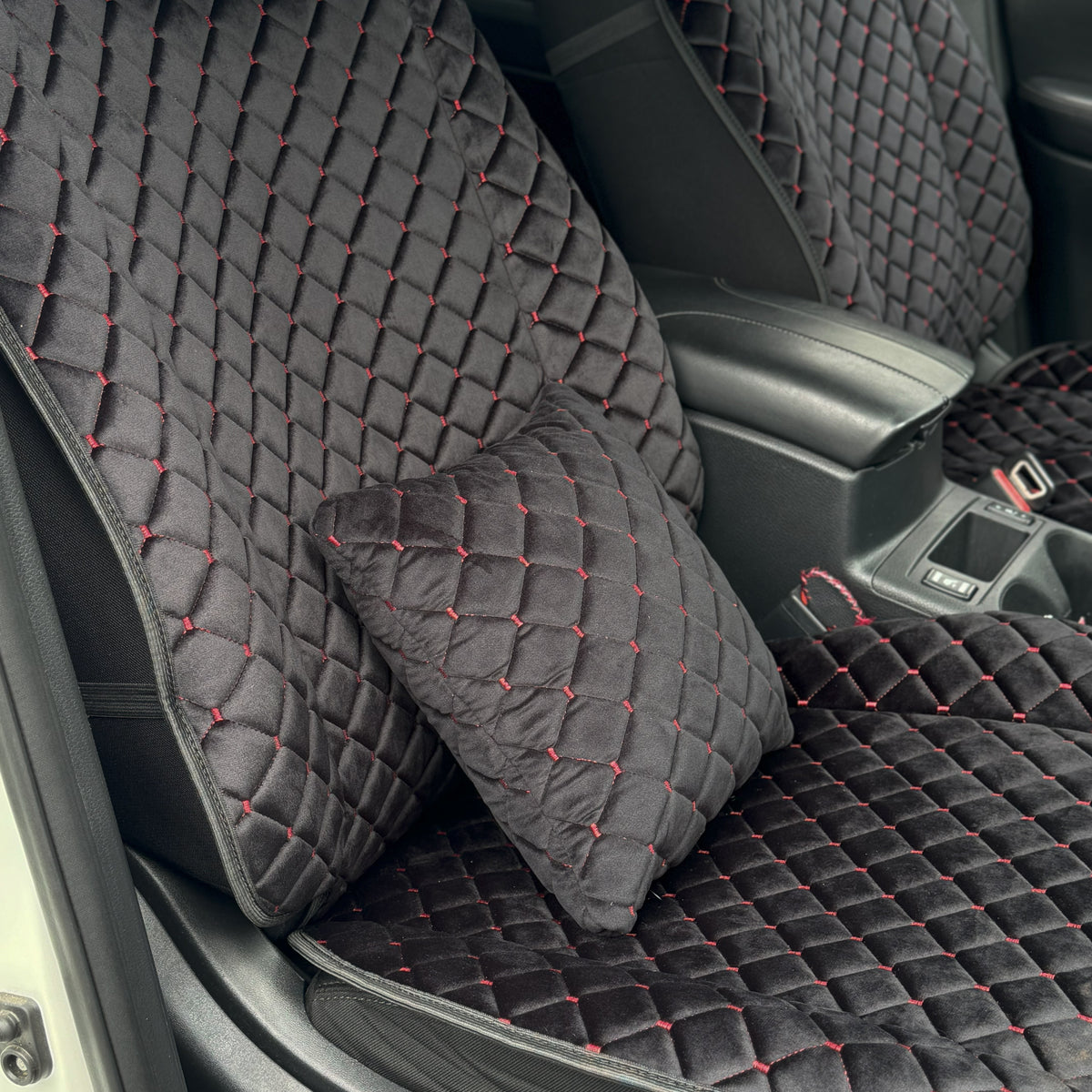 Накидки з алькантари преміум “Чорний ромб із червоною ниткою”